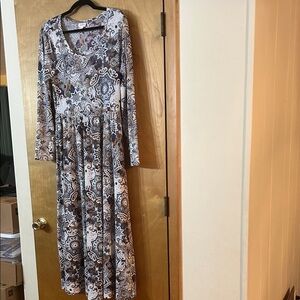 LuLaRoe Rayne Maxi Dress Long Sleeves Size Medium Neutral Colors